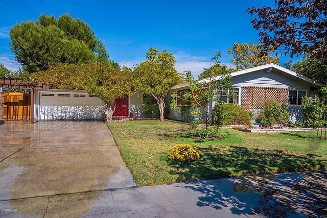 22319 Wyandotte St Canoga Park-large-001
