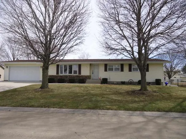 901 12th St, Orion, IL 61273