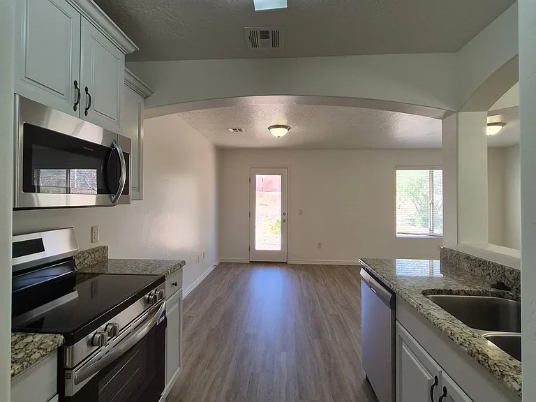 1000 E Bluffview Dr #118 — Photo 48