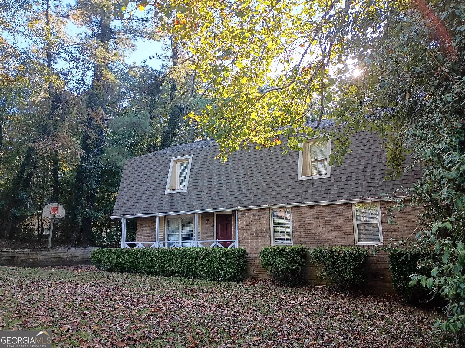 5 bed, 2.5 bath, 2848 sqft, $2,200 — Photo 2