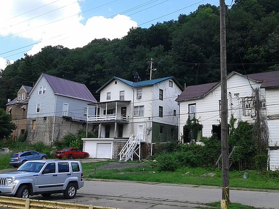 5th image of 124 Mulberry Ave