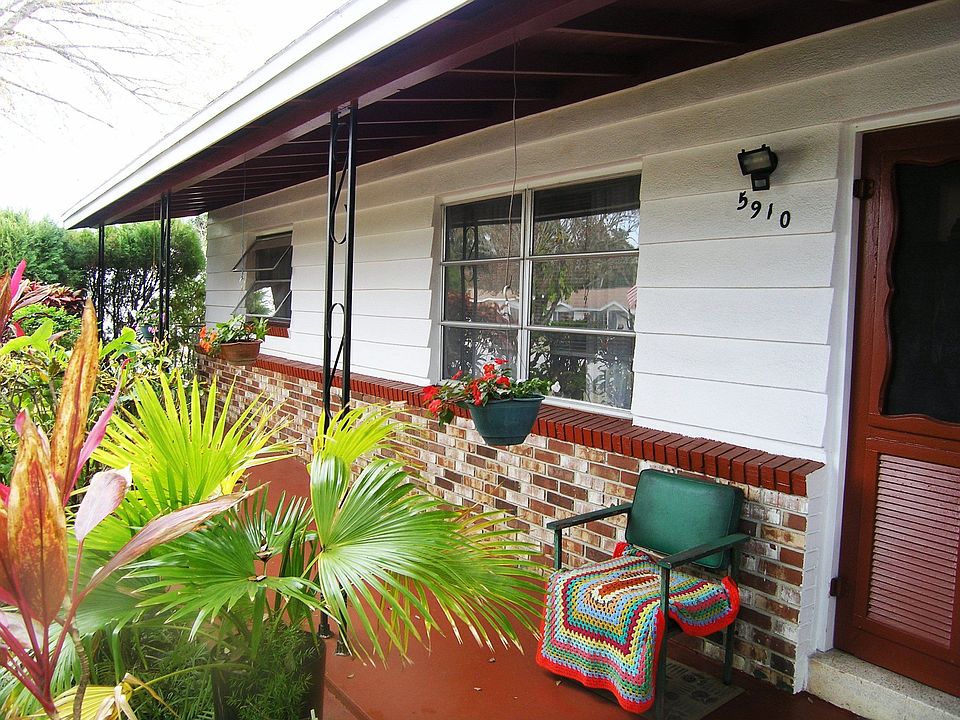 A friendly porch