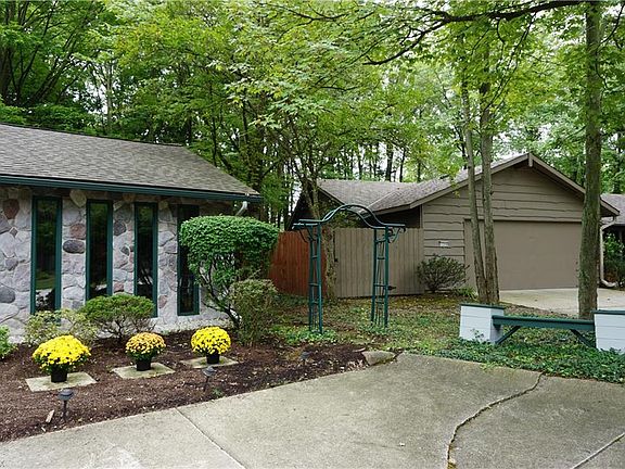 3rd image of 12208 Woodridge Cir