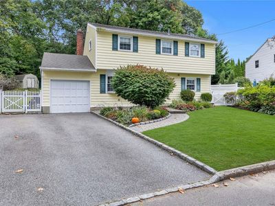 33 Court Drive, Huntington Station, NY, 11746
