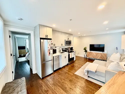 366 Hanover St #6 Photo 1