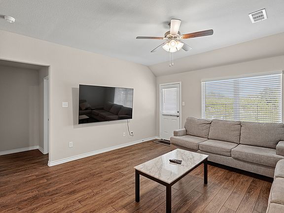 5th image of 10617 Stag Ln