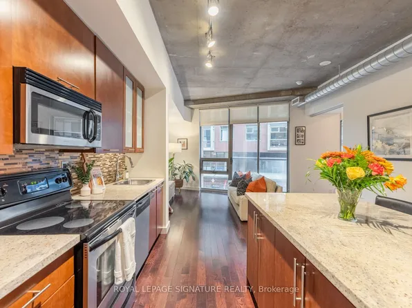 33 Mill St #210, Toronto, ON M5A 3R3