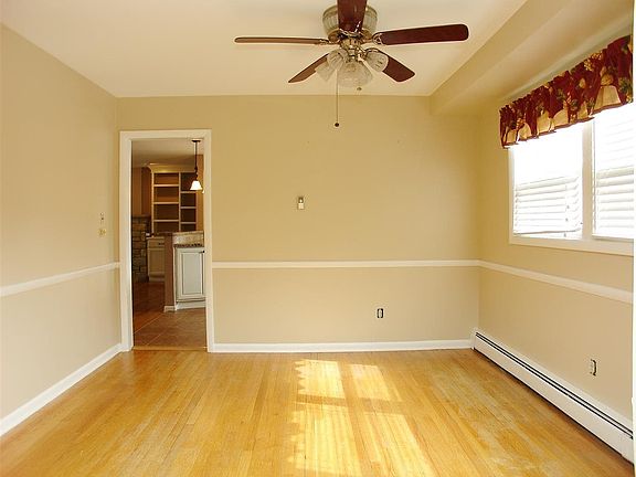 3rd image of 4 Colonial Ct