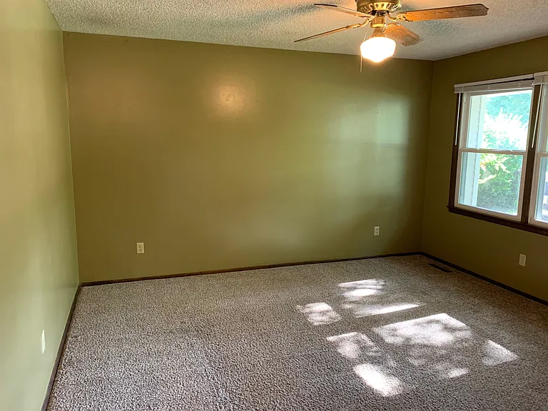 223 S Meadowview Ave — Photo 12
