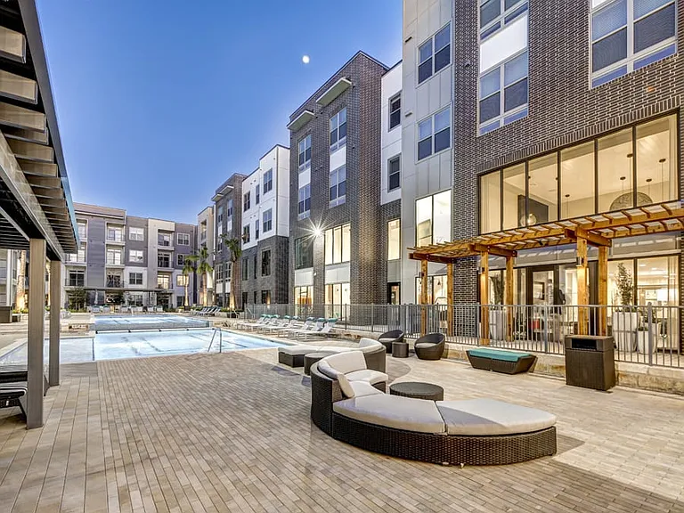 Arise Riverside — Photo 15