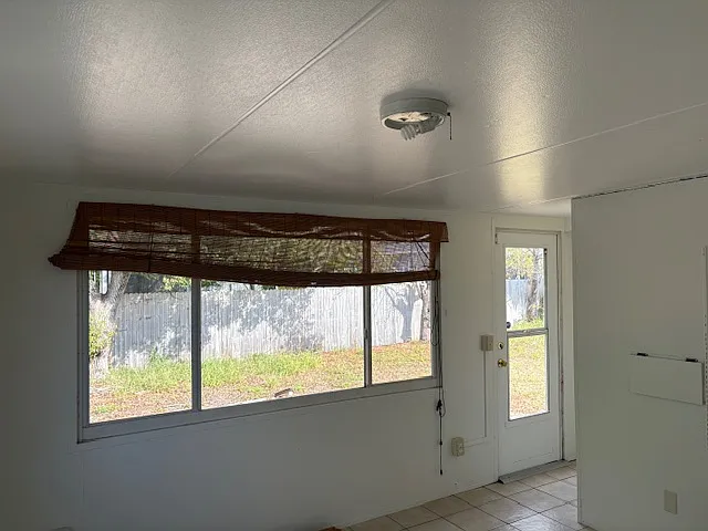 6441 Holiday Dr — Photo 15