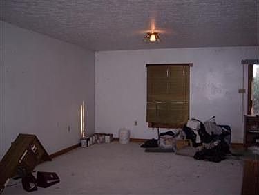 2nd image of 34 Oakwood Blvd