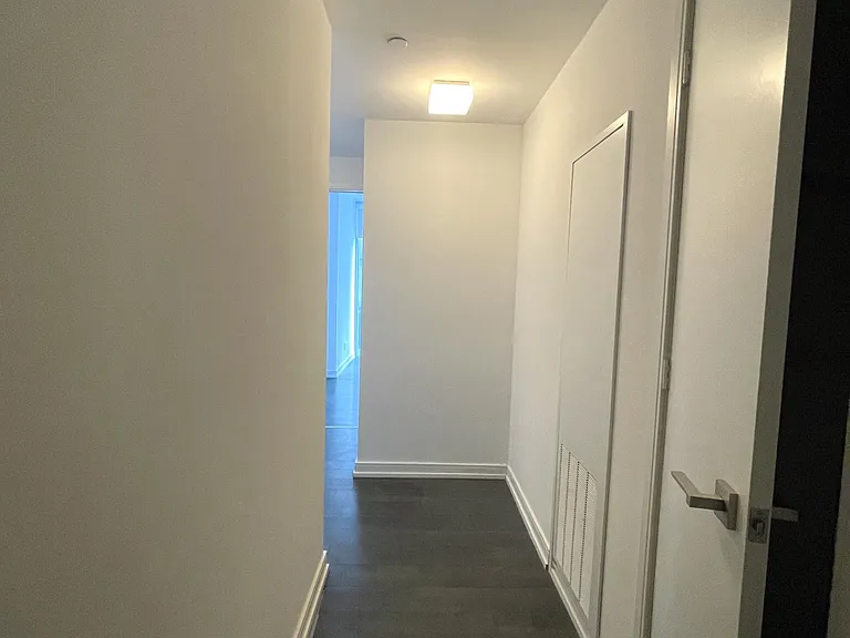 28 Wellesley St E #907 — Photo 3