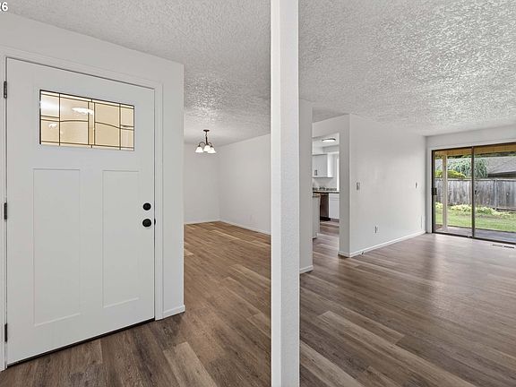 4th image of 1424 NE 102nd Ave