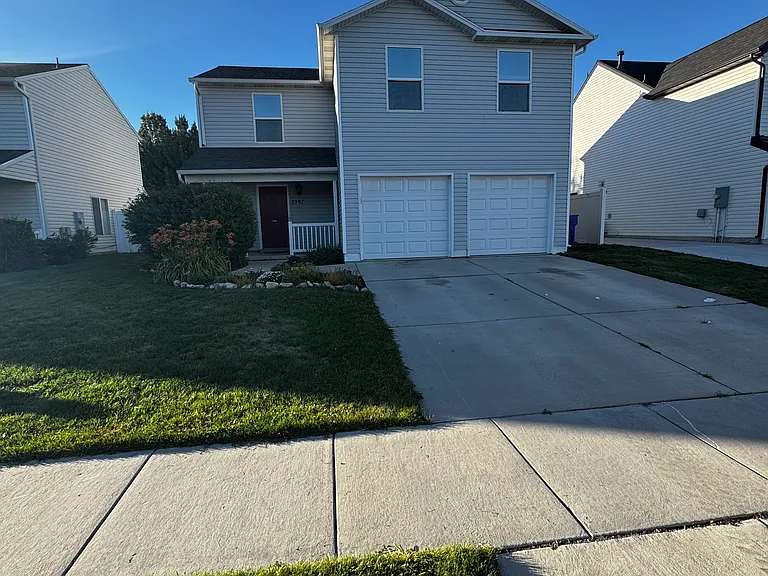 2297 E Hawthorne St — Photo 1
