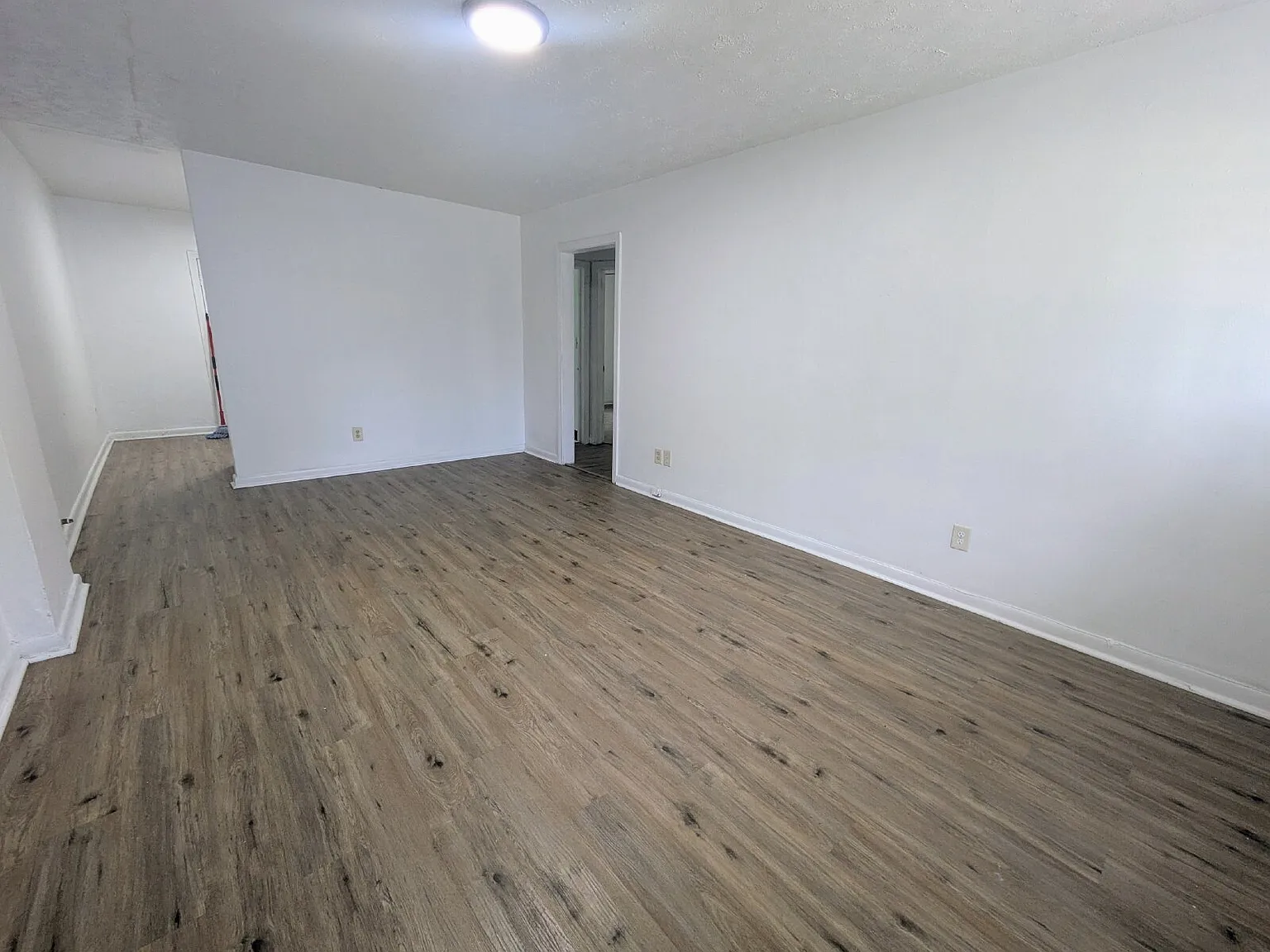 2 bed, 1.0 bath, 750 sqft, $950 — Photo 2