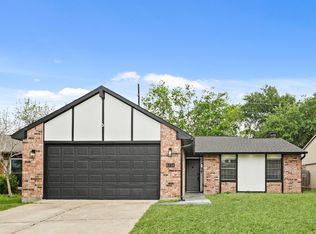 6711 Pickett Dr, Richmond, TX 77469