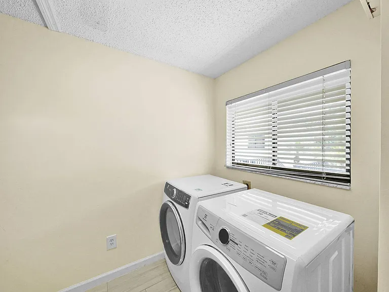 15011 Ashland Cir #23 — Photo 9