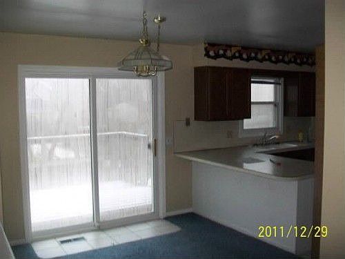 4th image of 2069 Stanford Dr SE