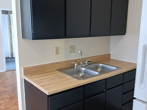4th image of 2348 Beechmont Ave #7