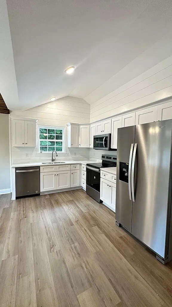 2 bed, $1,350 — Photo 4