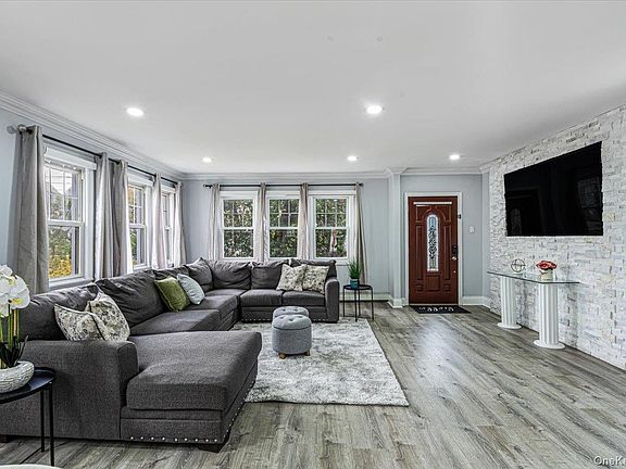 4th image of 224 Oak Street