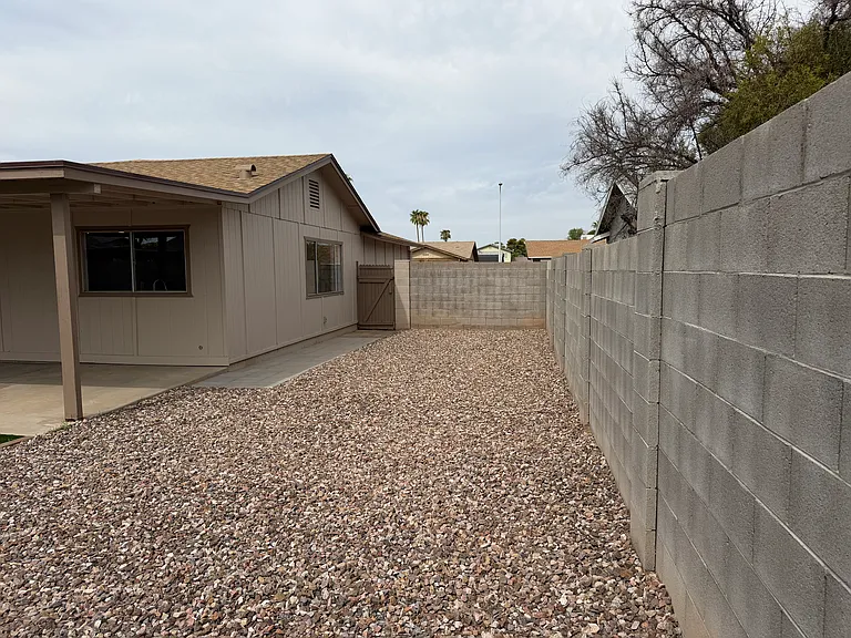 10021 N 47th Dr — Photo 18