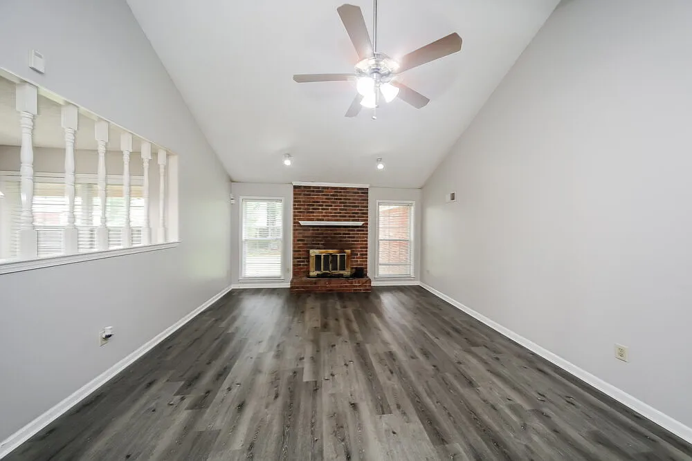 3 bed, 2.0 bath, 1462 sqft, $1,635 — Photo 3