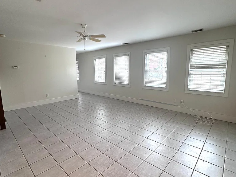 14 Elizabeth St #5 — Photo 2