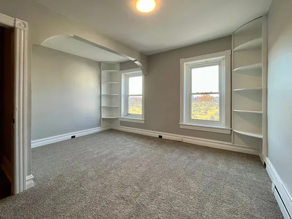 413 N 10th St, Allentown, PA 18102