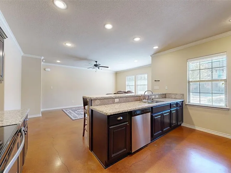 3009 Towers Pkwy — Photo 5