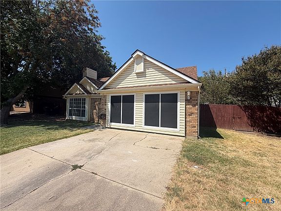 2nd image of 710 Brazos Dr