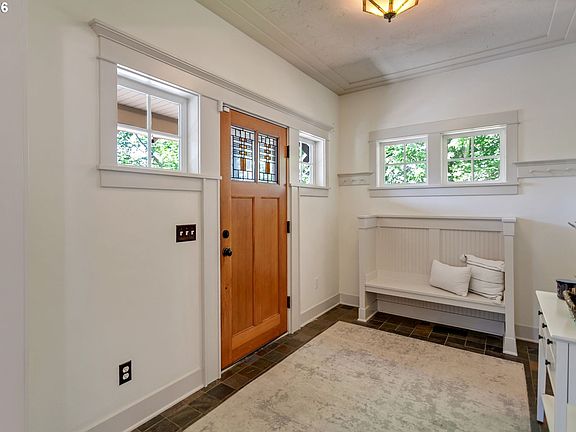 5th image of 2939 SW Custer St