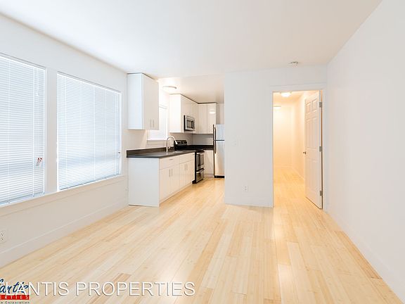 3rd image of 440 Roosevelt Ave APT 02