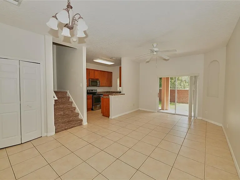 2730 Retreat View Cir — Photo 4