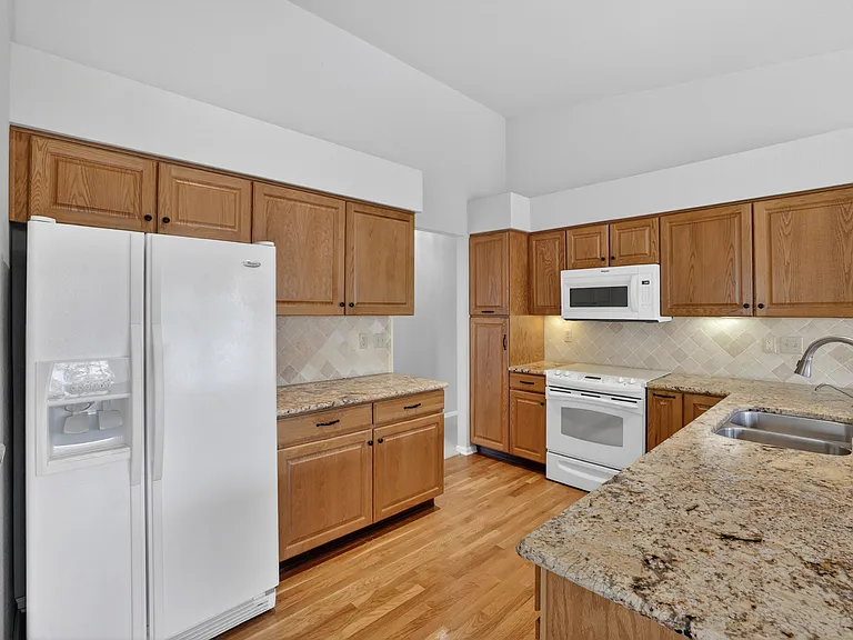 8970 Greenwich Ct — Photo 8