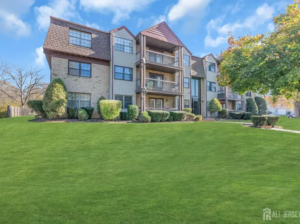 204 Newport Ct, Fords, NJ 08863