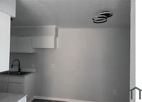 2 bed, 900 sqft, $800 — Photo 3