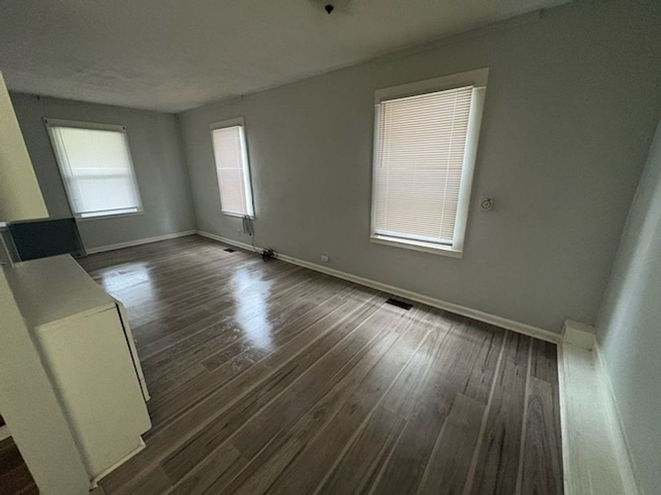 1st image of 2135 Elliott Ave