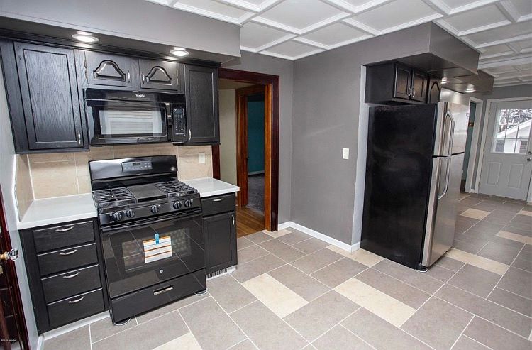 1st image of 206 S Lakeview Ave