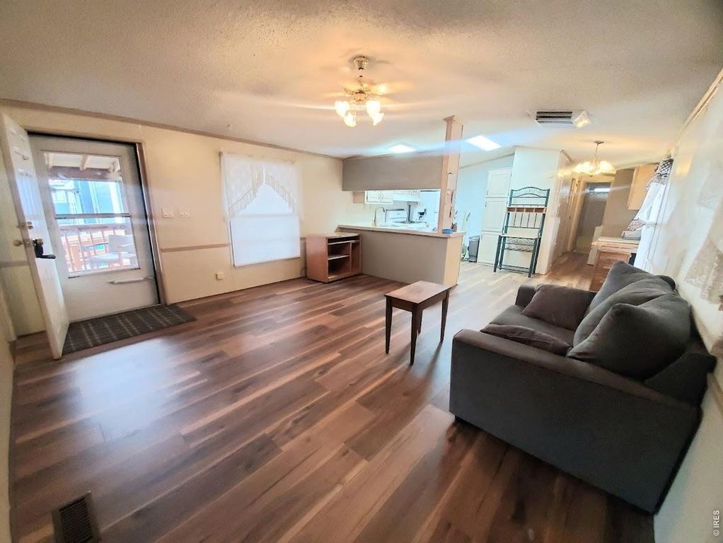 221 W 57th St #42A