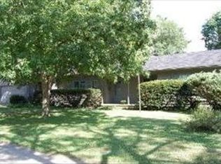 975 South St, Elgin, IL 60123