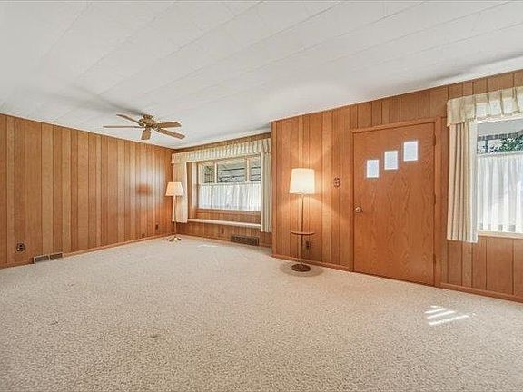 4th image of 405 E 3rd St