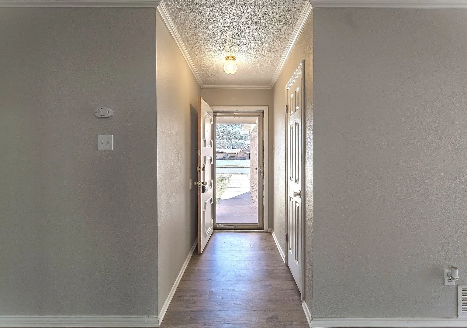 Cute & Cozy Fully Remodeled 3 Bedroom 2 Bath Home! — Photo 2