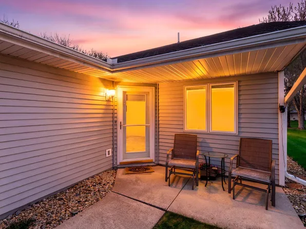 353 Meadowview Ct, Baldwin, WI 54002