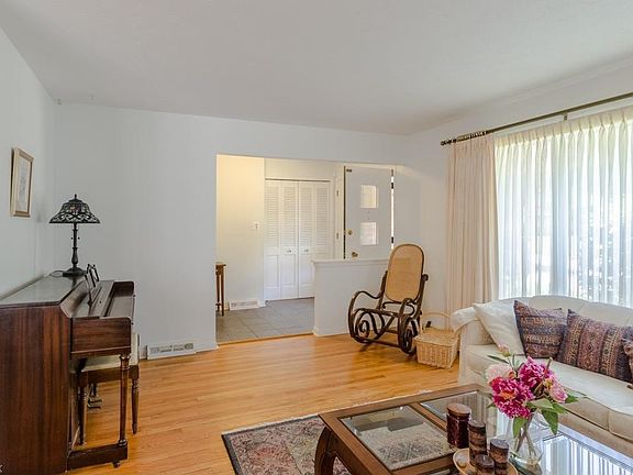 4th image of 4555 Whitehall Dr