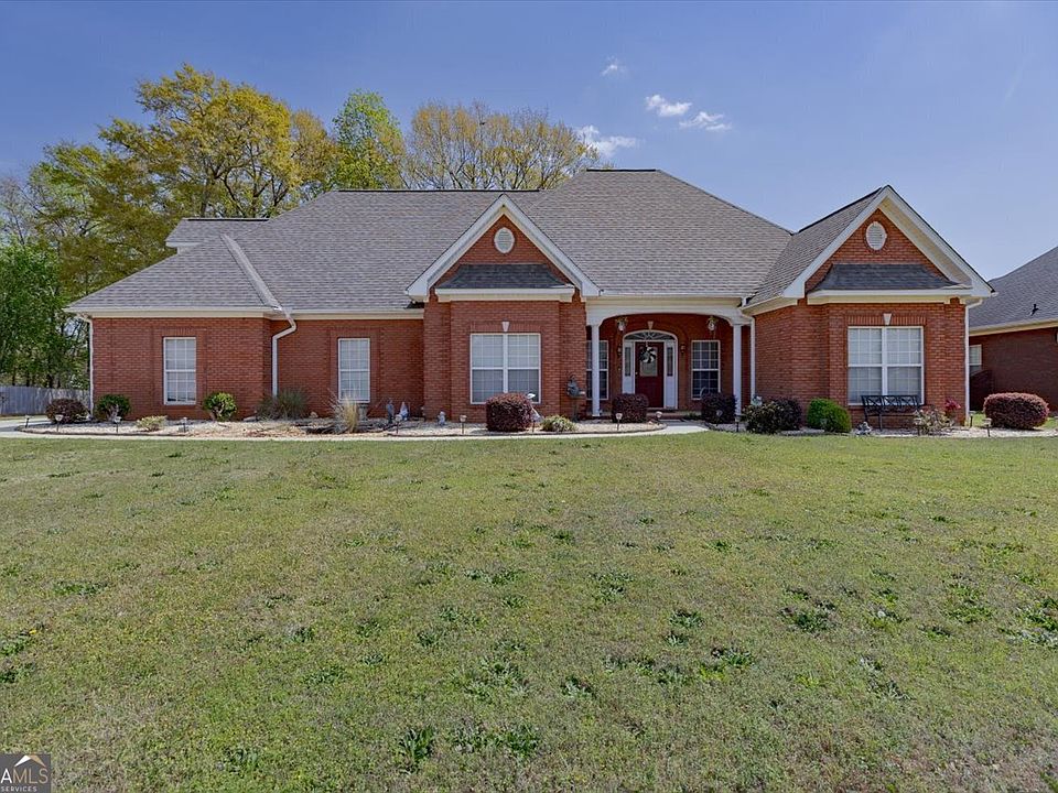 1st image of 214 Knob Hill Dr