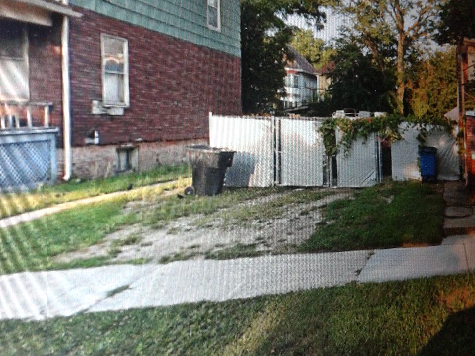 2nd image of 2531 Townsend St