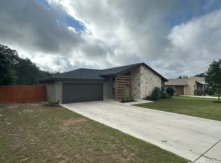1300 Libold Dr, Devine, TX 78016