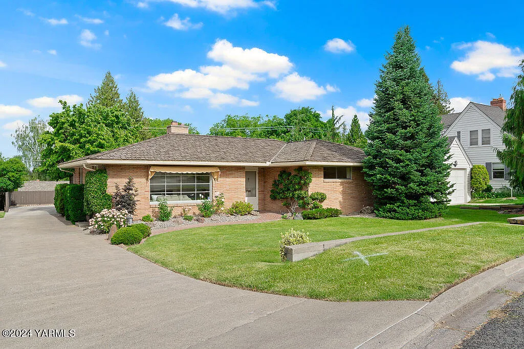 109 Gilbert Dr photo 1